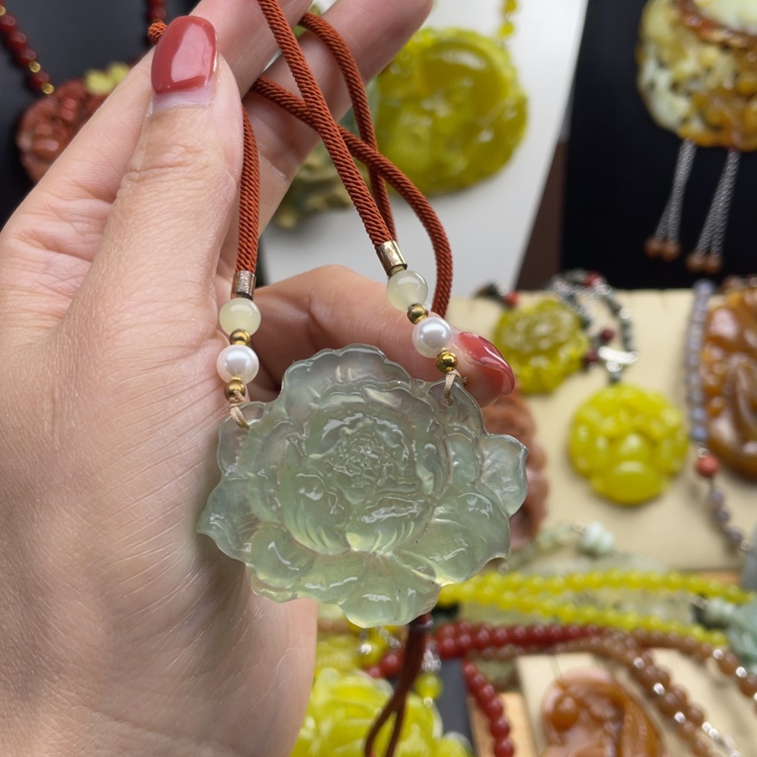 未镶嵌蛇纹石玉颈饰