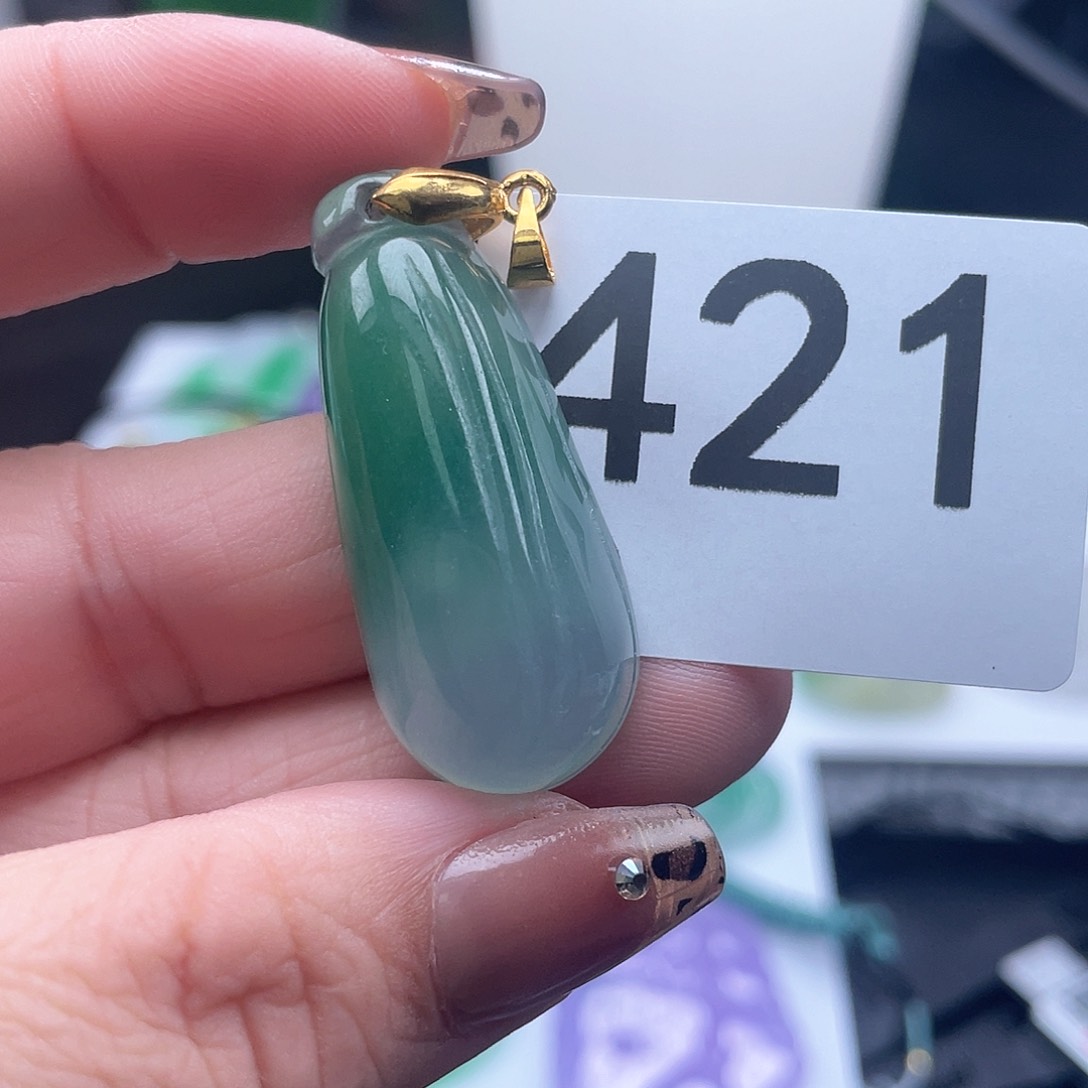 翡翠吊坠(赠链)未镶嵌