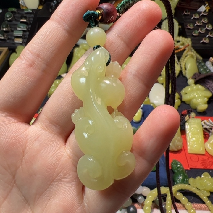 和田玉（黄玉）颈饰未镶嵌