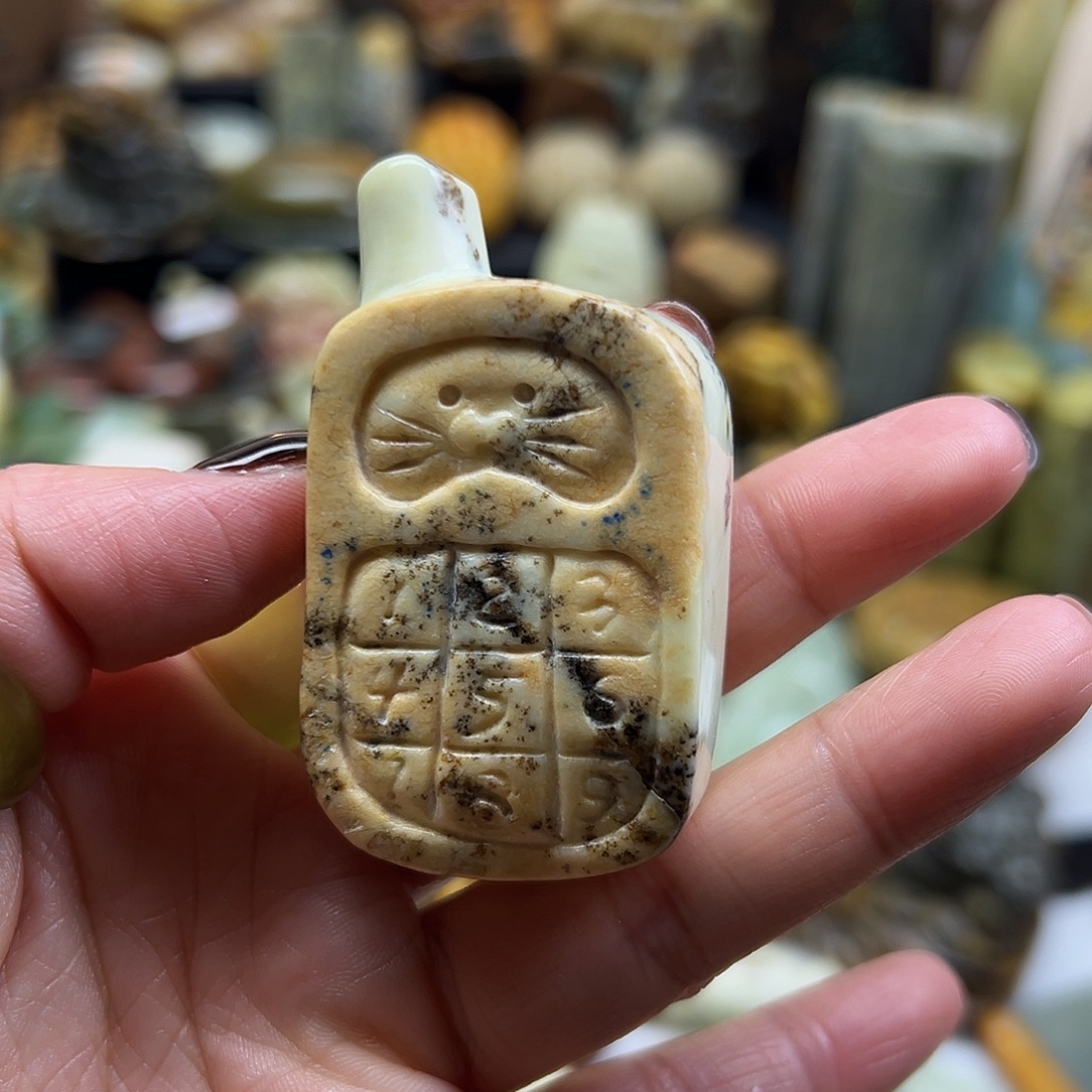 岫玉未镶嵌颈饰水草电话有点瑕