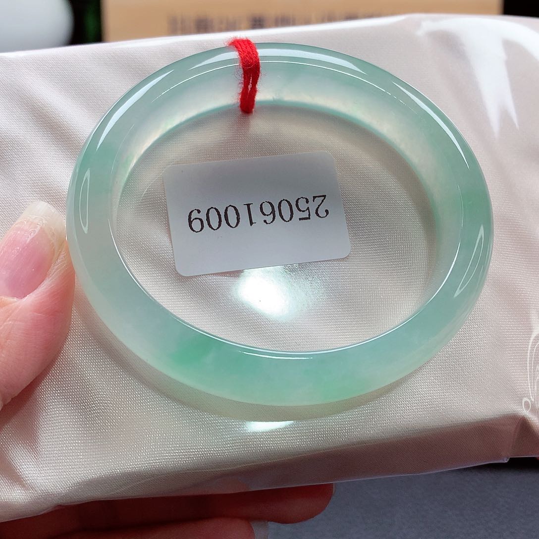 未镶嵌手镯（贵妃镯）翡翠93号，天然A货翡翠手镯