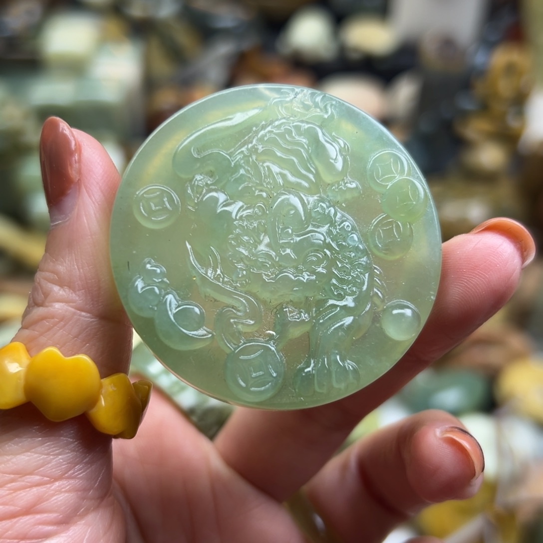 岫玉未镶嵌颈饰岫玉貔貅