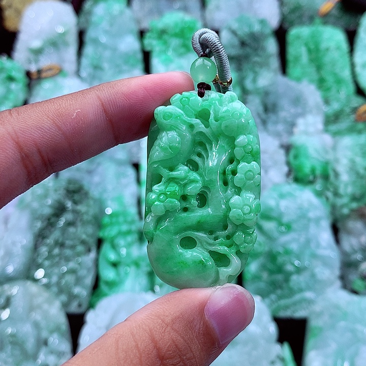 吊坠(不含链)未镶嵌翡翠