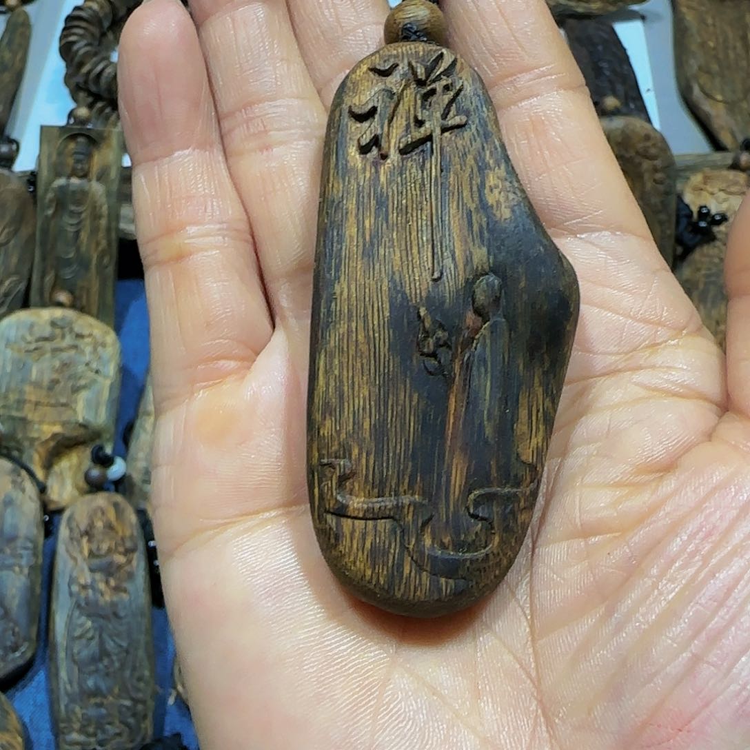 吊坠沉香海**春海南白奇乌身老料雕刻禅吊坠带绳15.6克