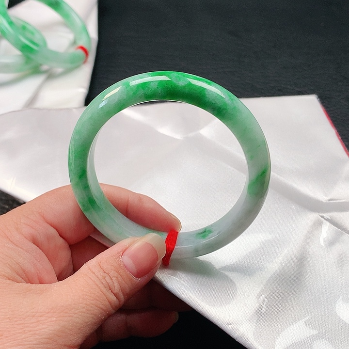 翡翠手镯未镶嵌翡翠003