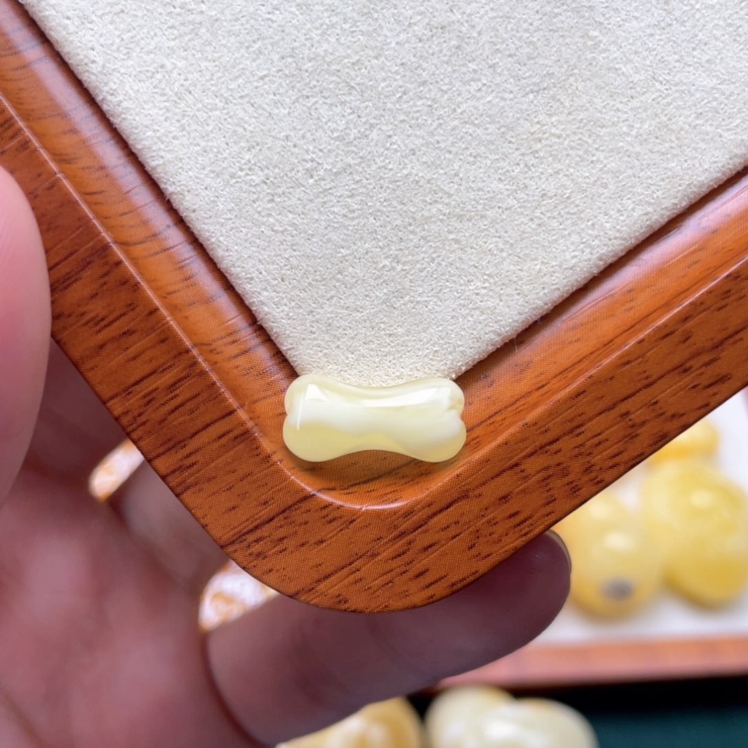 琥珀裸石未镶嵌蜜蜡