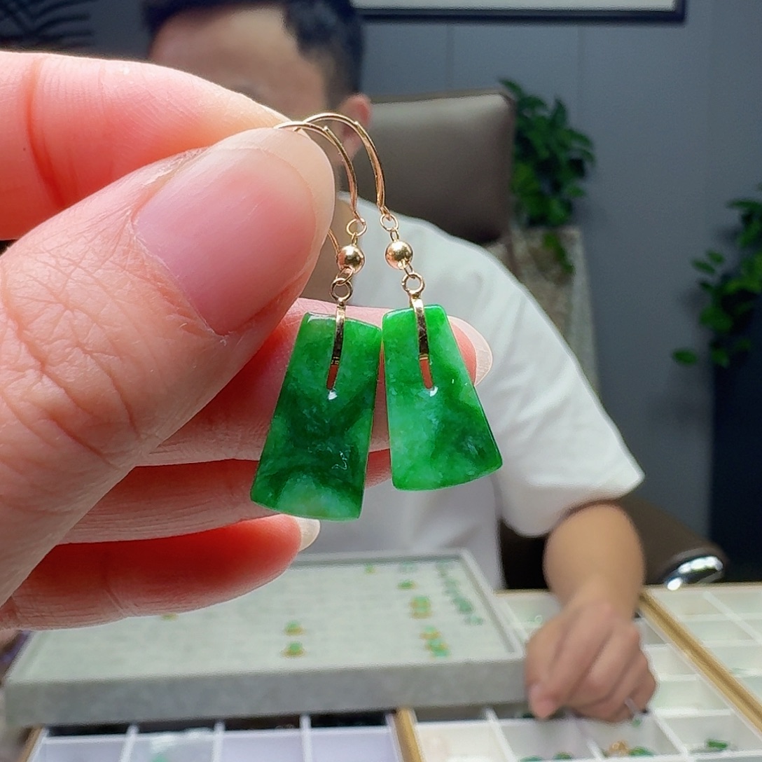 翡翠18K金镶嵌耳饰天然微瑕