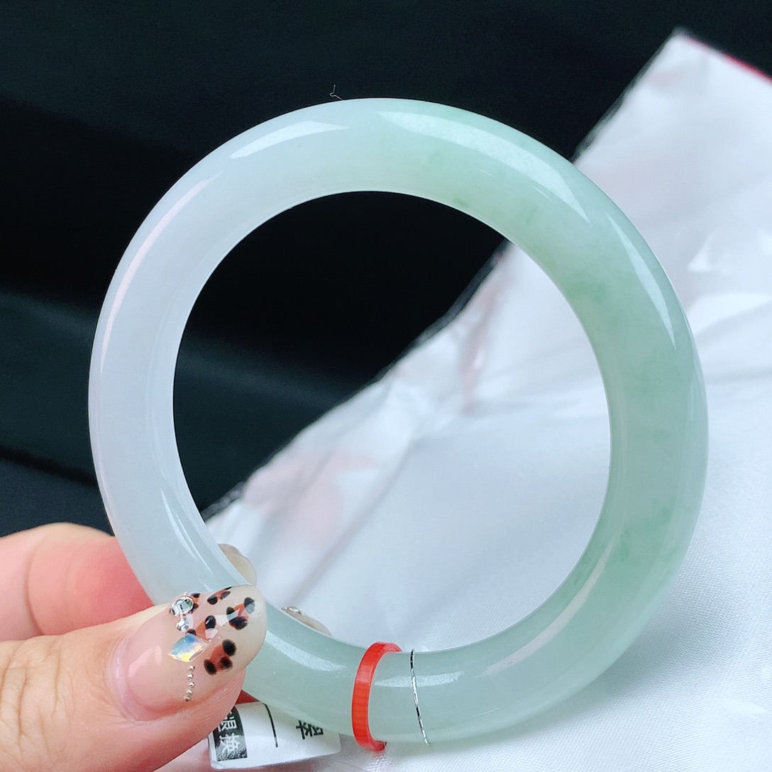 翡翠手镯未镶嵌52圈