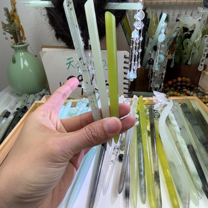 蛇纹石玉发饰未镶嵌3支短，最短12.5