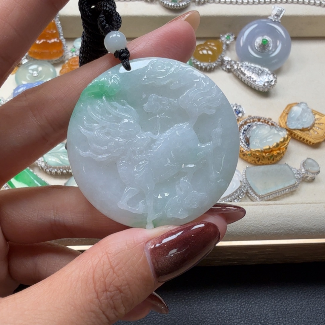 翡翠未镶嵌颈饰翡翠麒麟牌