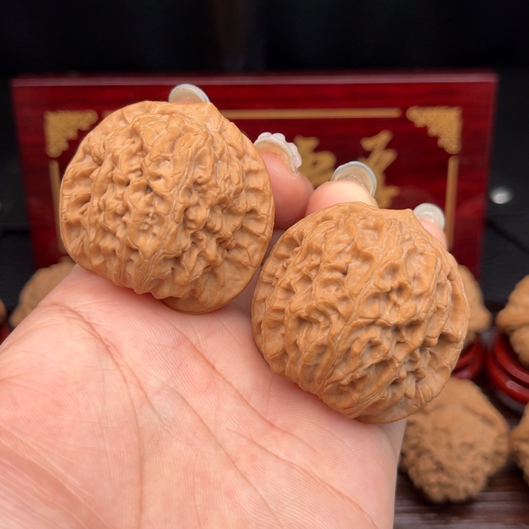 文玩核桃吊坠龙脉