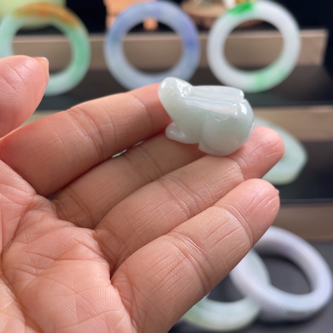 爱****翡翠未镶嵌手镯多样