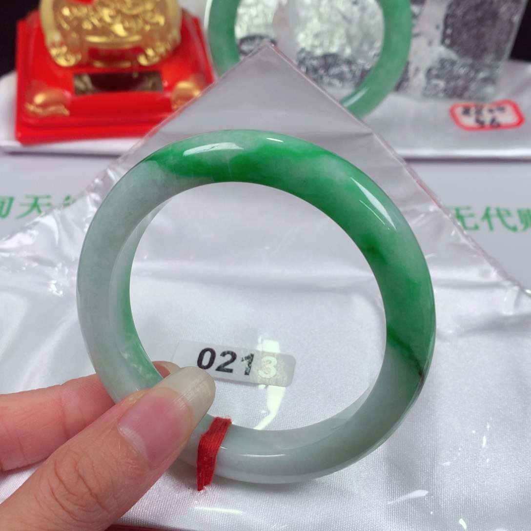 翡翠手镯未镶嵌   编号0213 正圈55+
