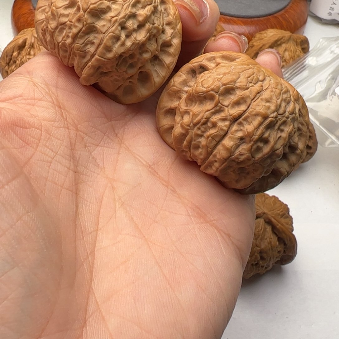 文玩核桃吊坠狮****玩血麒麟