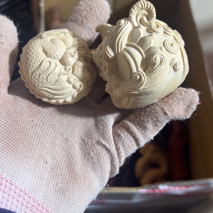 P***园木黄杨木手把件2个