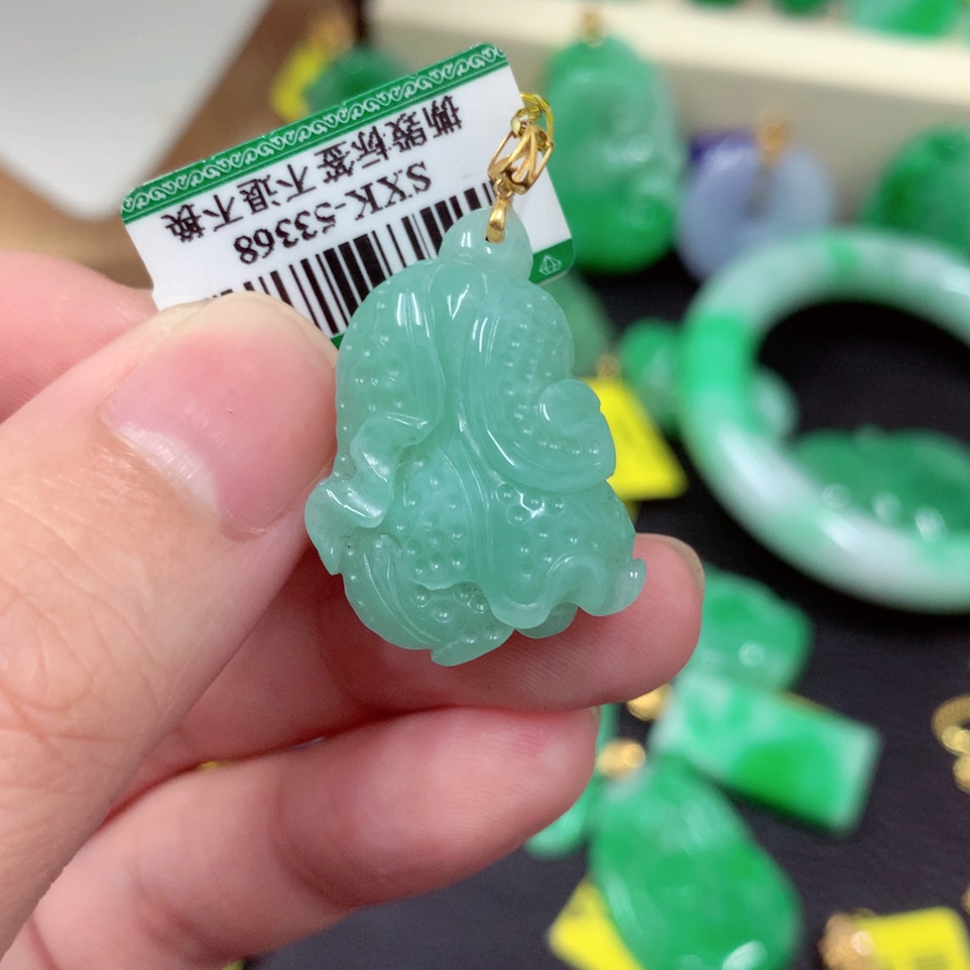 翡翠18K金镶嵌颈饰