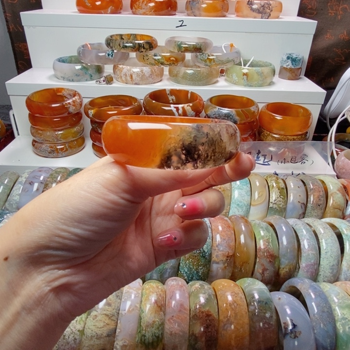 玛瑙/玉髓手镯未镶嵌56