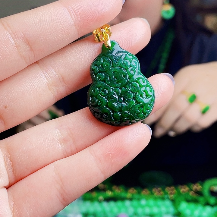 翡翠银S925镶嵌颈饰多样性