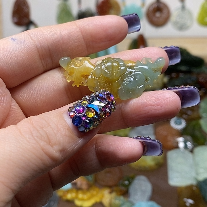 蛇纹石玉吊坠未镶嵌