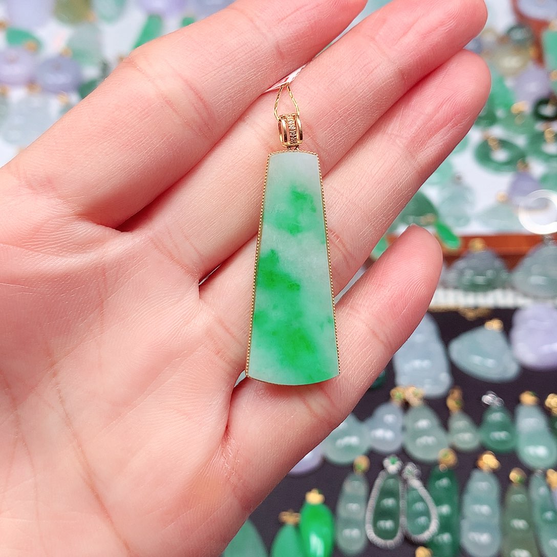 翡翠颈饰18K金镶嵌天然翡翠A货