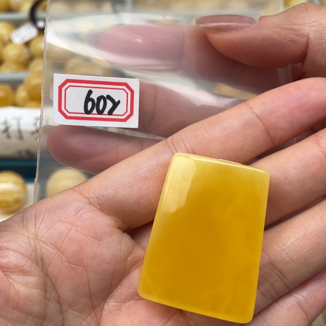 蜜蜡裸石未镶嵌30*30*9牌子