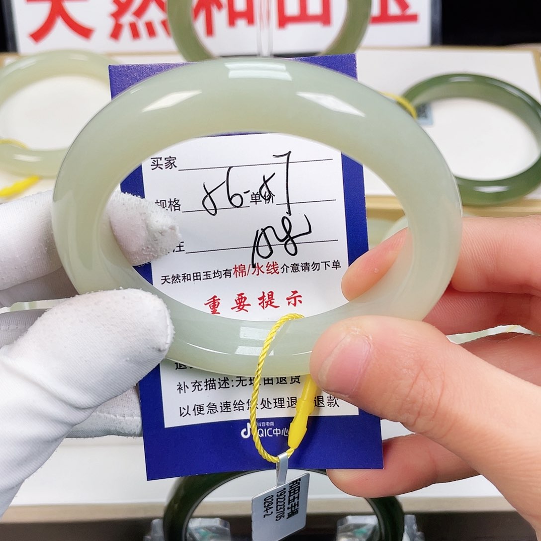 和田玉手镯未镶嵌