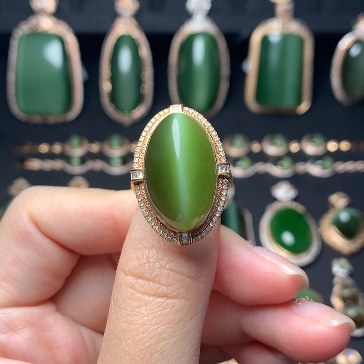 和田玉18K金镶嵌戒指