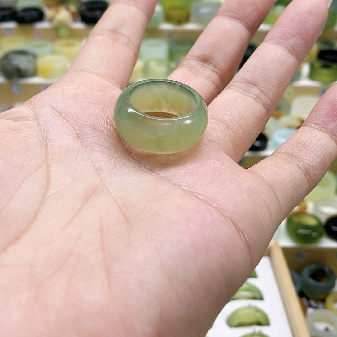岫玉玉石戒指未镶嵌阿*哥