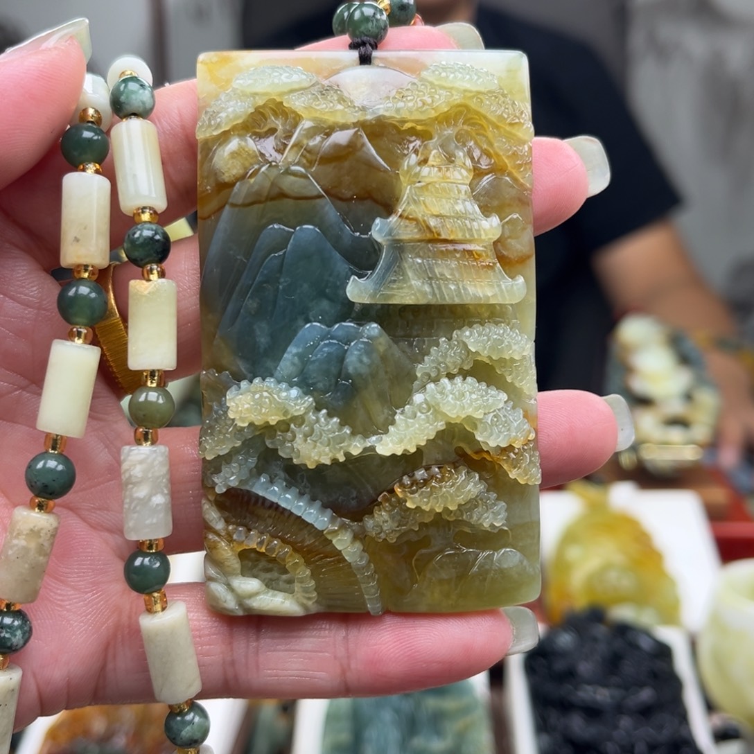 岫玉未镶嵌颈饰挂件