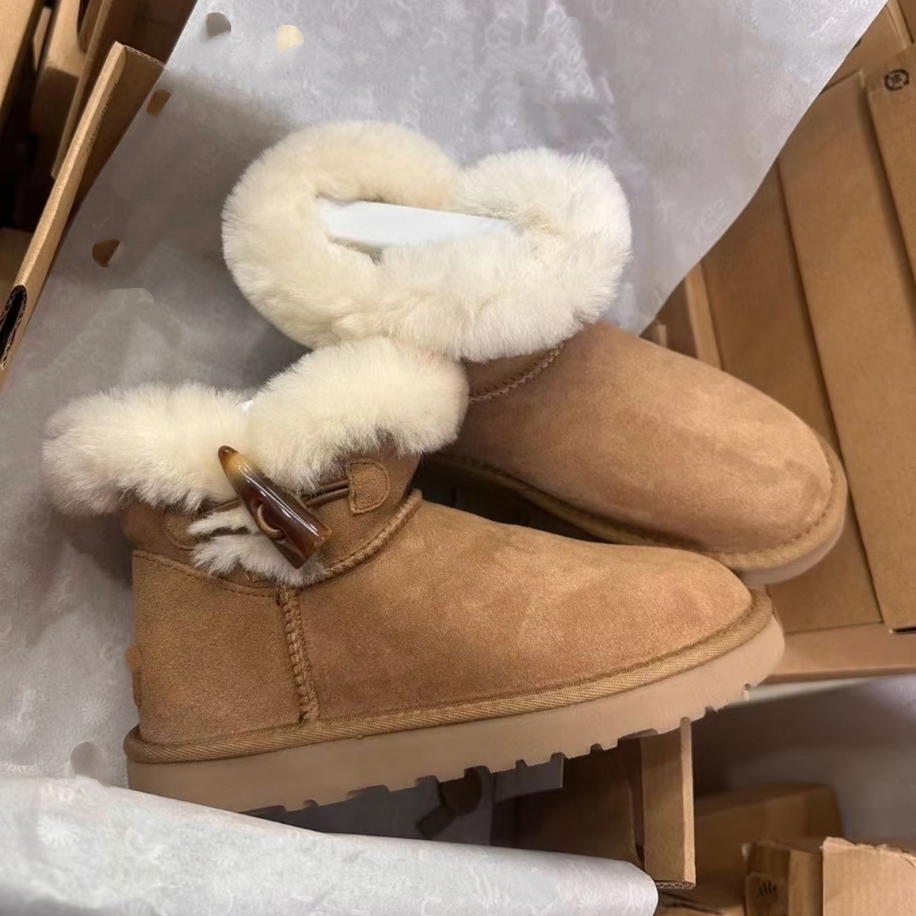 【牛角扣】女冬季保暖羊皮毛一体短筒雪地靴