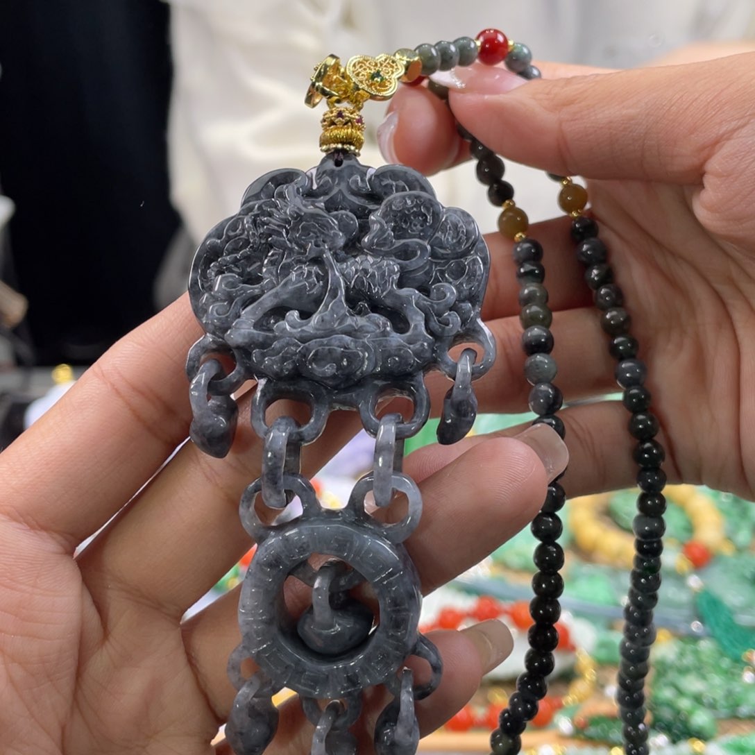 翡翠颈饰未镶嵌代编织