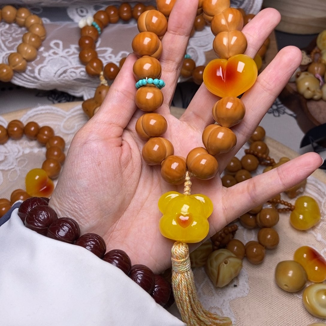 吊坠猴头核桃屁桃玻璃底卡16