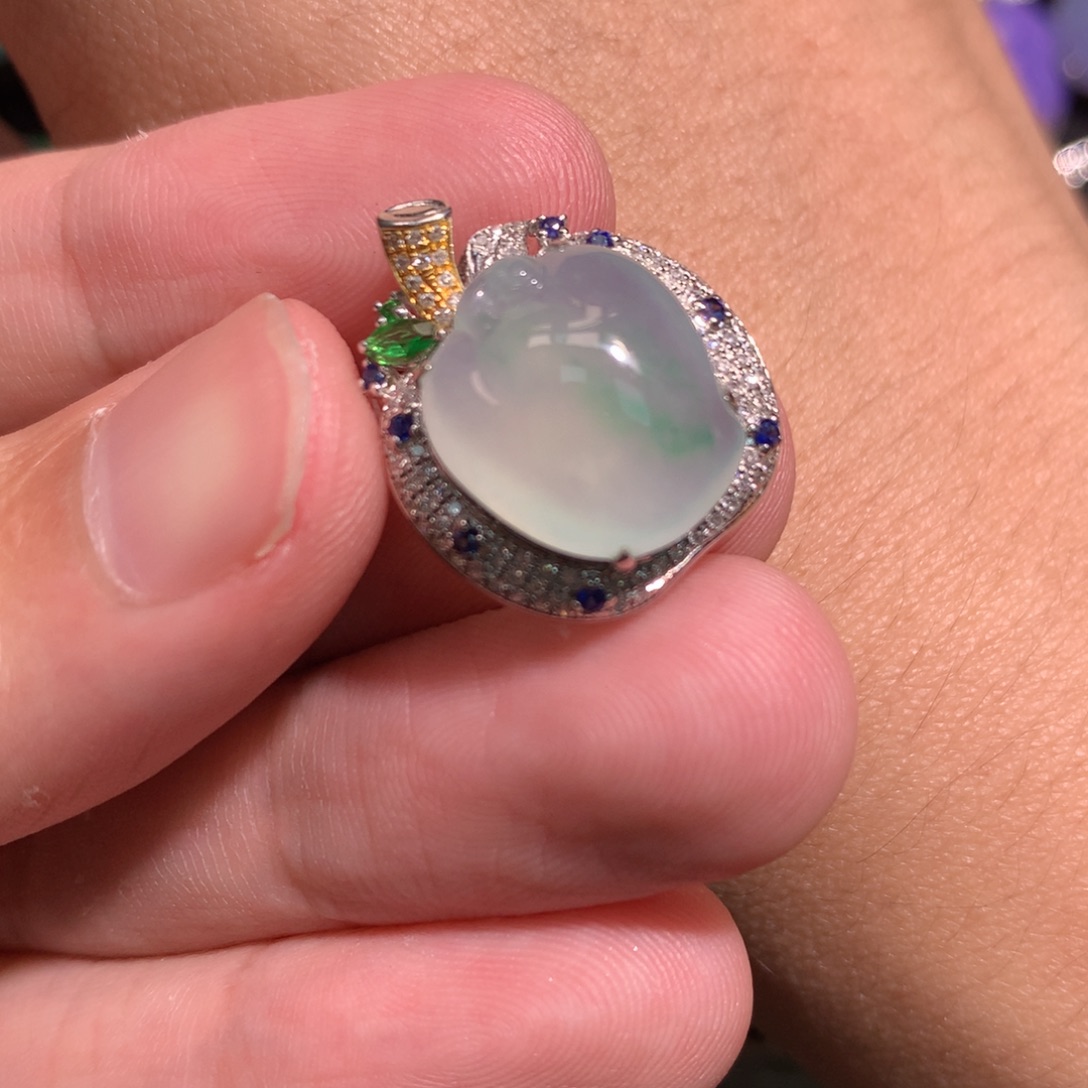 翡翠18K金镶嵌颈饰