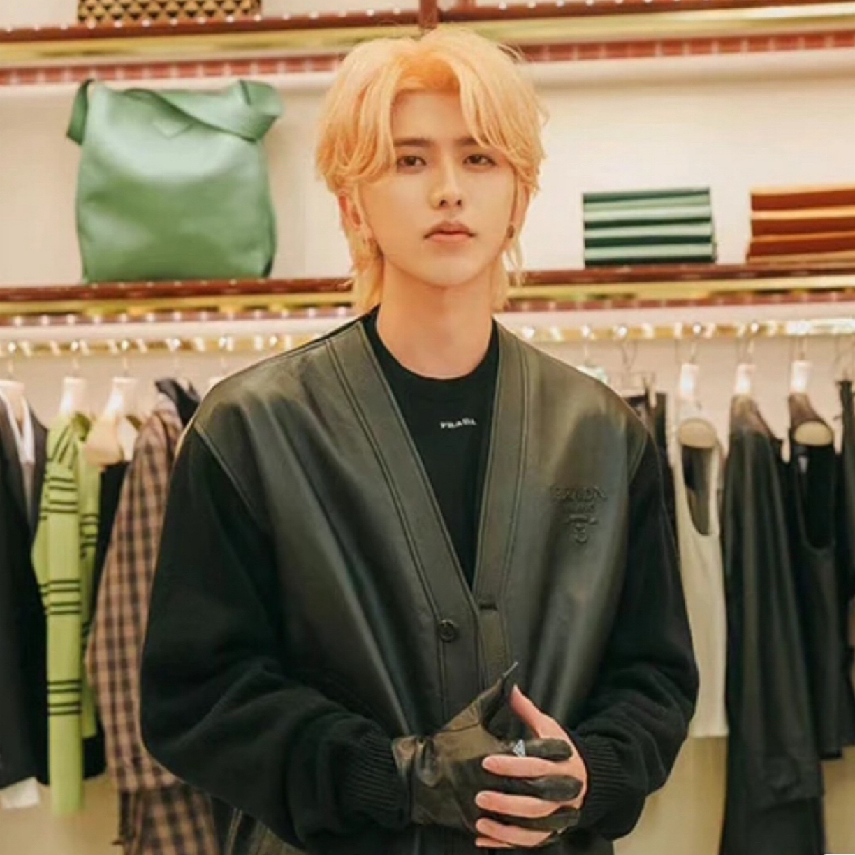 95新 Prada/普拉达 蔡徐坤同款黑色羊皮浮雕外套48码  cl00438