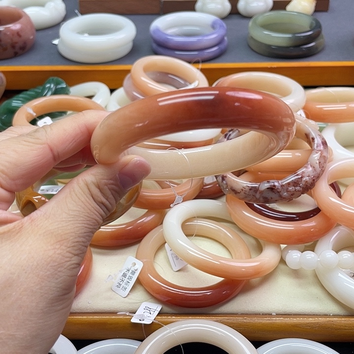 未镶嵌石英岩玉珠宝奇石颜*九