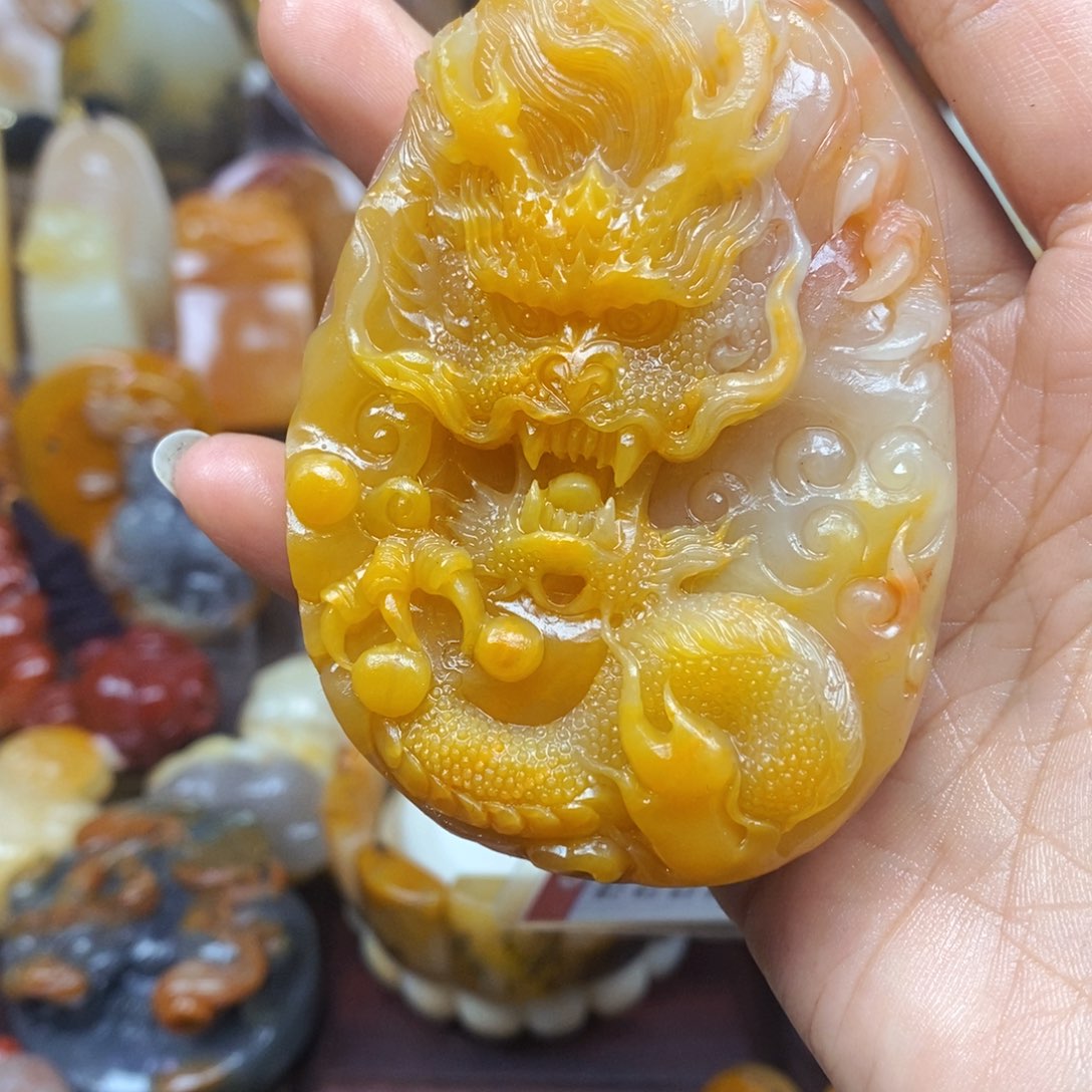 石英质玉（黄龙玉）颈饰未镶嵌