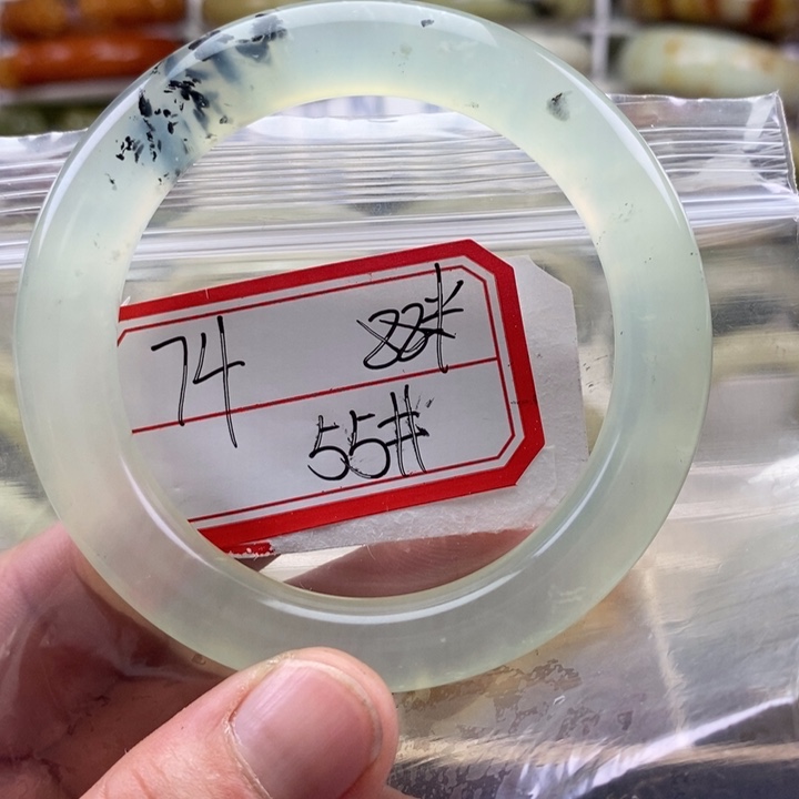 蛇纹石玉颈饰未镶嵌