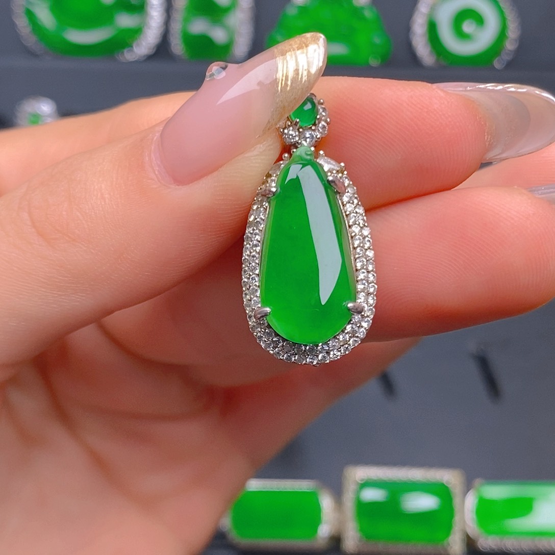 颈饰银S925镶嵌翡翠