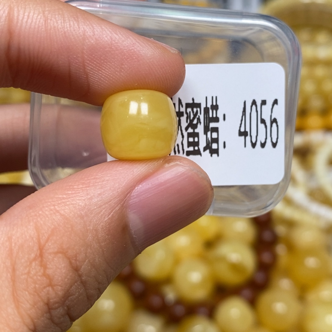 蜜蜡未镶嵌珠宝奇石4056