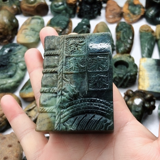 岫岩河磨玉（透闪石质玉）把件未镶嵌