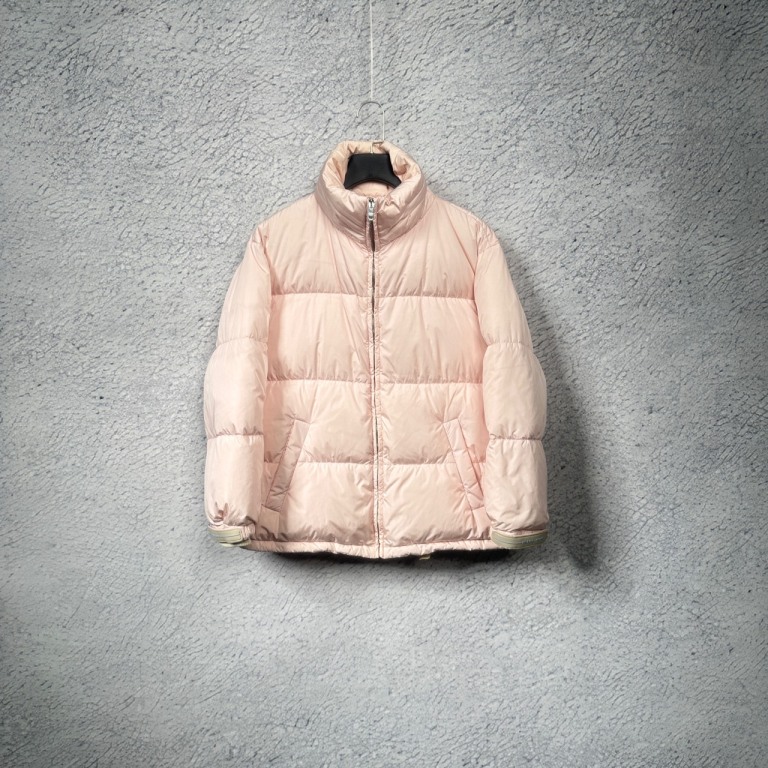 99新 Prada/普拉达  樱花粉色魔术贴立领羽绒服面包服 尺码：XS