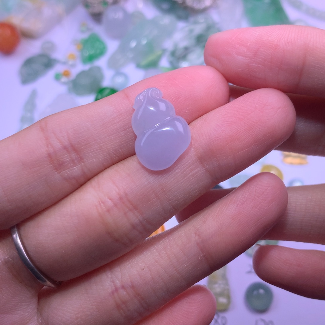 翡翠未镶嵌颈饰葫芦