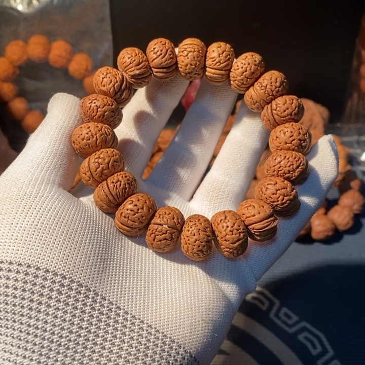 文玩核桃手串……32