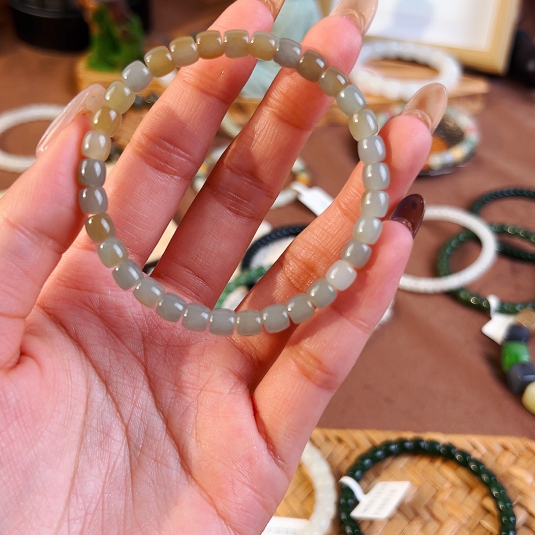 和田玉未镶嵌手串