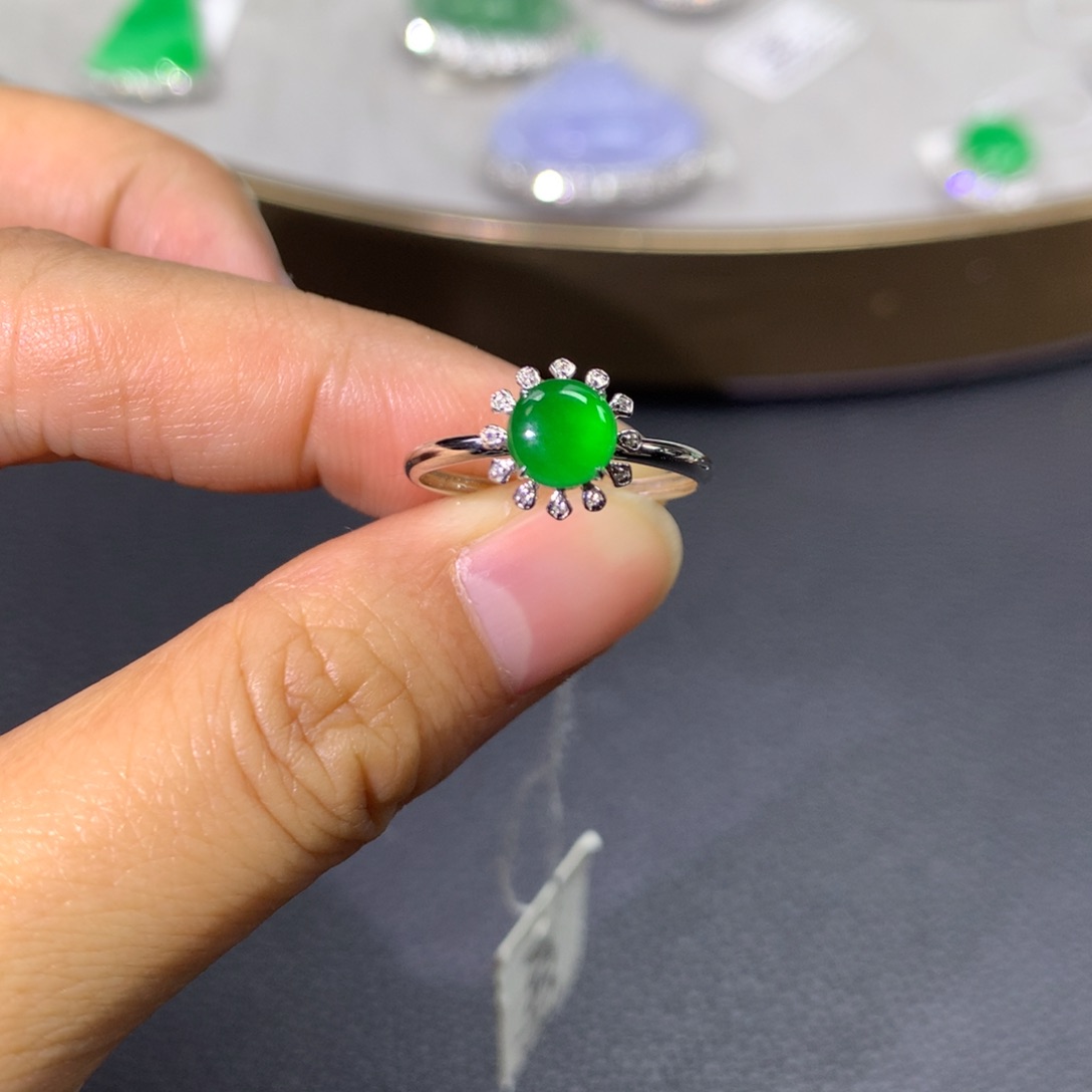 翡翠戒指18K金镶嵌翡翠