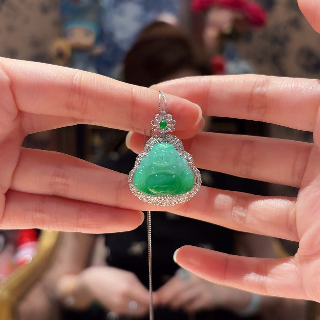 翡翠吊坠(赠链)18K金镶嵌吊坠