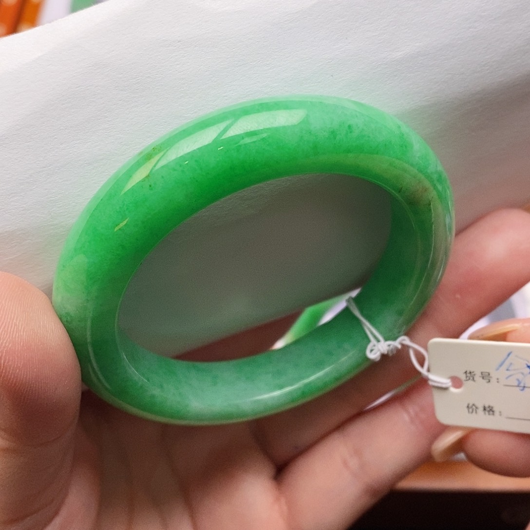 翡翠未镶嵌手镯50
