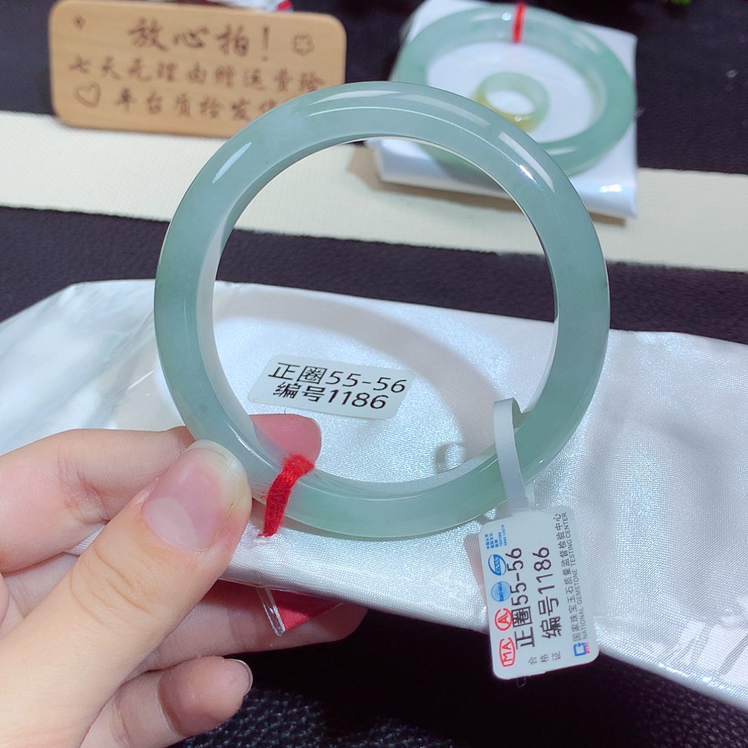 翡翠未镶嵌手镯1186