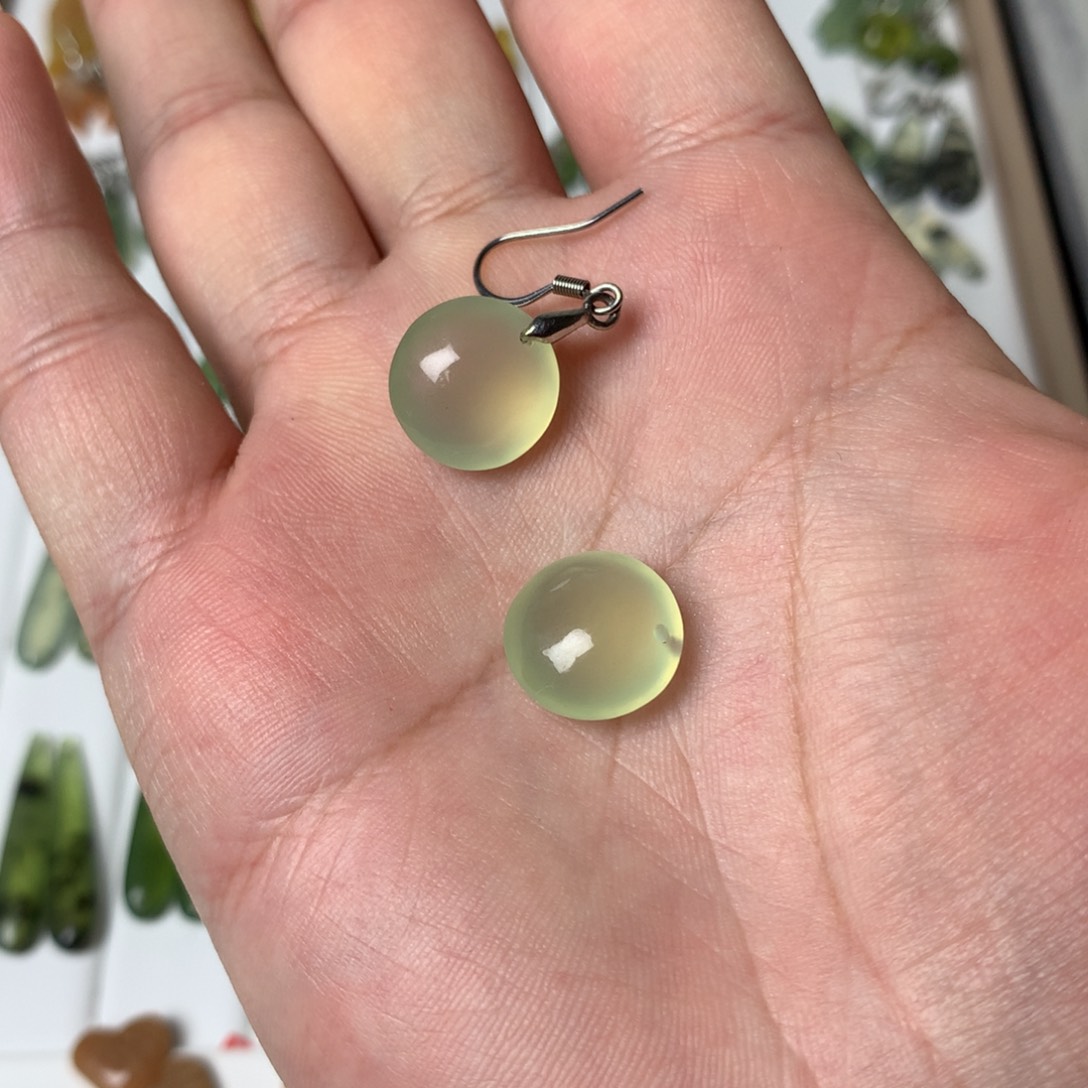 蛇纹石玉耳饰未镶嵌自**证