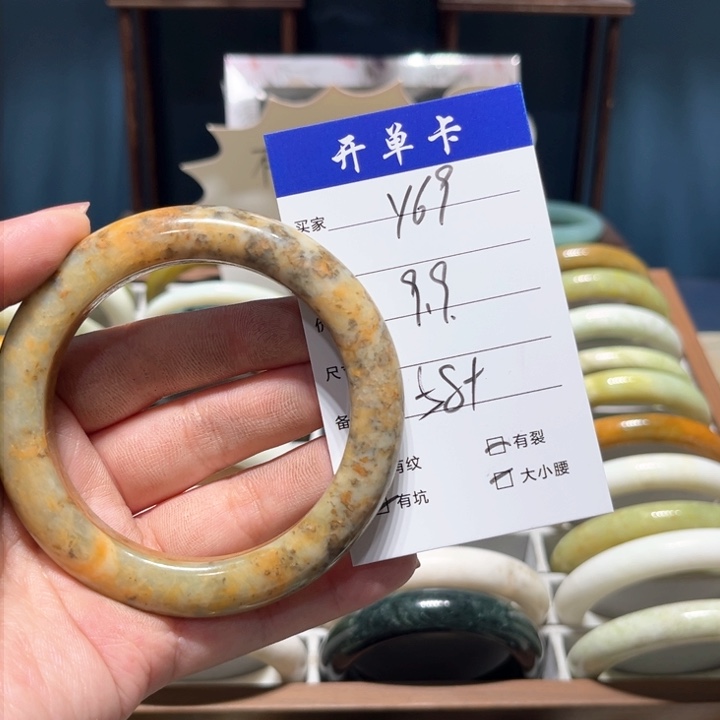 蛇纹石玉手镯未镶嵌晴**云